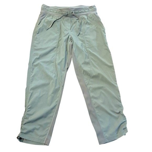 Lululemon Dance Studio Crop II - size 8 - Picture 1 of 7